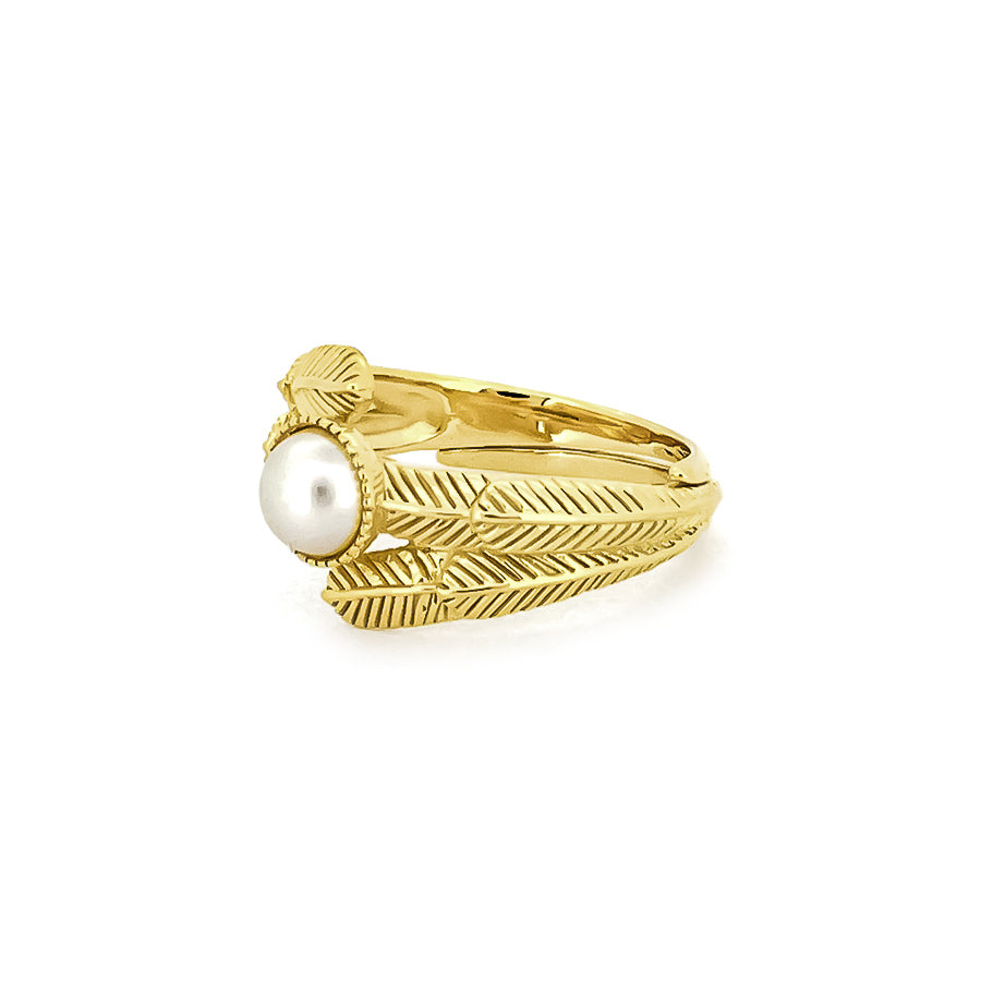 Beautiful gold ring featuring intricate feather designs and a costume pearl.