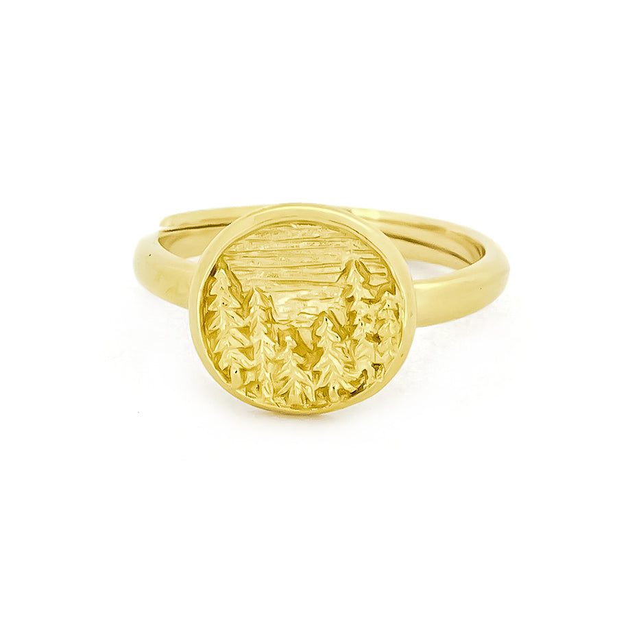 Nature-inspired gold ring displays an intricately engraved landscape of forest